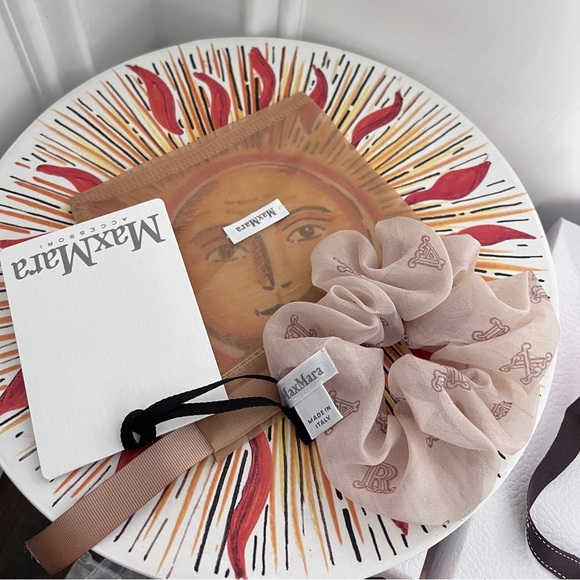 🩷SOLD🩷Brandnew Maxmara hair accessories - Picture 2 of 3